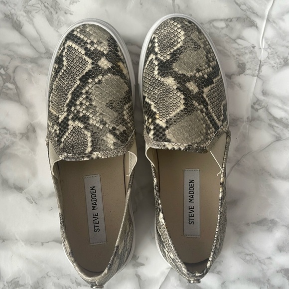 Steve Madden Symba Slip on sneakers-size  8 - Picture 2 of 9